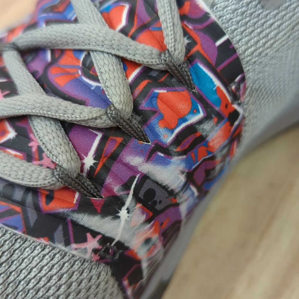 NIKE Kids Kyrie 5 Graffiti Basketball Shoes Sz 5.5Y Gray Purple Multicol…
